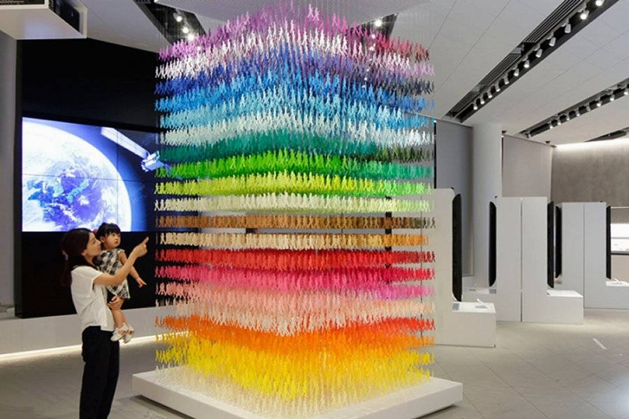 installazione artistica di emmanuelle moureaux paper art