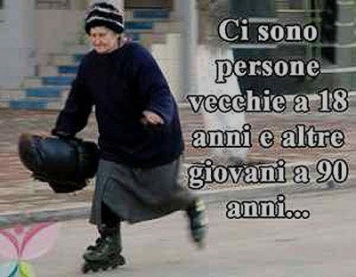 Persone vecchie e giovani