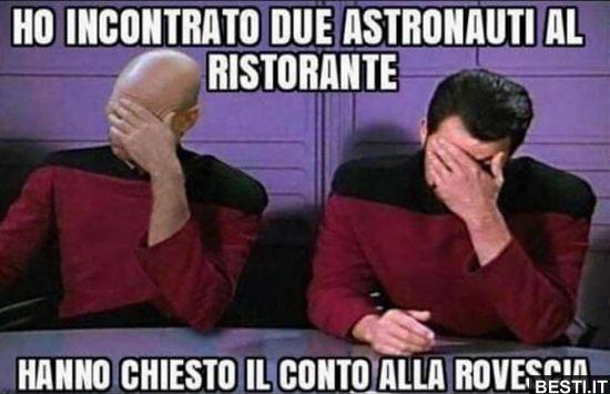 astronauti in ristorante