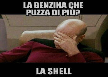 benzina che puzza